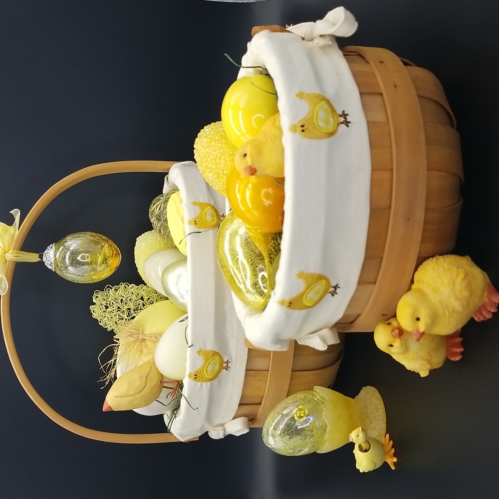 2 Decorative Wood Spring Baskets with 18 Decorative Eggs 5 Chicks & 1 Eggholder - Picture 1 of 15